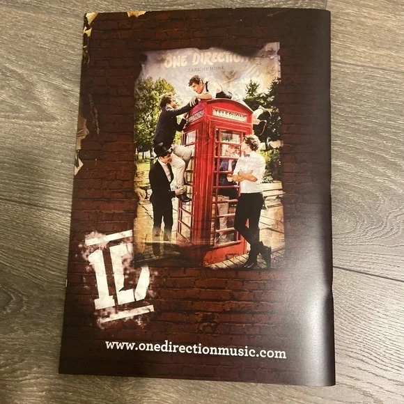 One Direction Tour Program 2013 - Picture 3 of 4